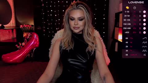 Snapshot of sunshine_vibes chatting on January 7, 12:55 am Mistress Molly online show from January 7, 12:55 am