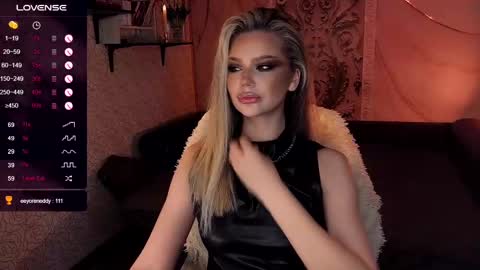 Snapshot of sunshine_vibes chatting on March 10, 5:43 am Mistress Molly online show from March 10, 5:43 am