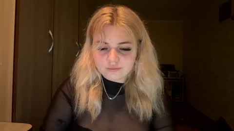 sunshinyflash online show from November 24, 4:40 pm