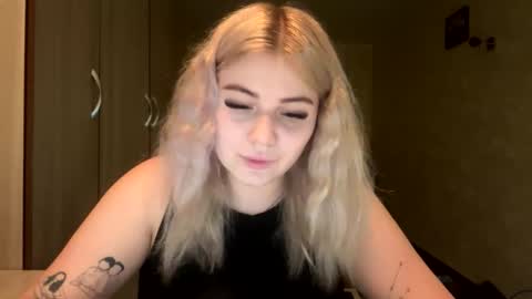 sunshinyflash online show from November 30, 5:39 pm