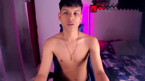 Snapshot of super_boys2 chatting on December 18, 12:17 am ALEX online show from December 18, 12:17 am