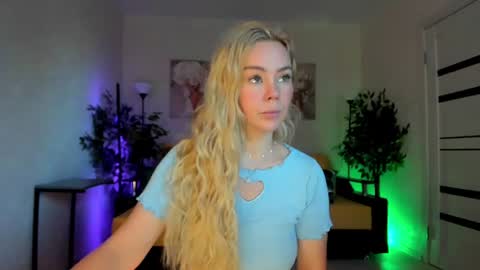 Snapshot of super_peach chatting on July 5, 4:07 am Jenn online show from July 5, 4:07 am