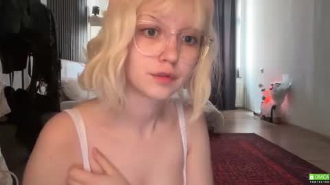 Snapshot of super_pixie chatting on July 22, 1:47 pm super_pixie online show from July 22, 1:47 pm