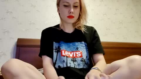 Annie online show from December 7, 10:45 am