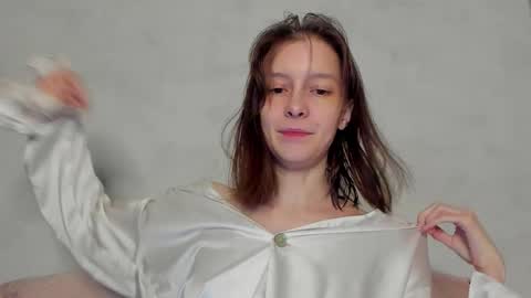 Una online show from March 9, 10:14 pm