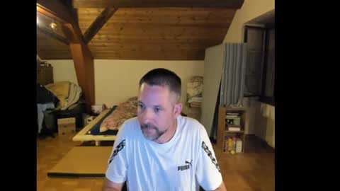 Snapshot of supersquirrel81 chatting on July 17, 10:25 pm supersquirrel81 online show from July 17, 10:25 pm