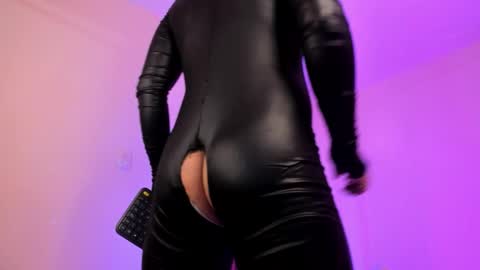 llllSupra llll online show from November 8, 6:18 pm