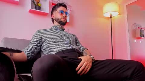 supreme_alpha_ online show from November 26, 8:21 pm