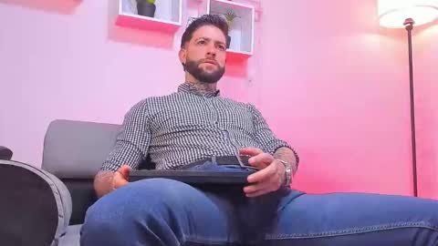 supreme_alpha_ online show from December 1, 8:47 pm