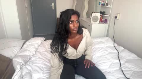 Suraya Ndia online show from February 19, 4:22 pm