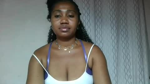 Snapshot of surbelle chatting on June 30, 11:17 pm surbelle online show from June 30, 11:17 pm