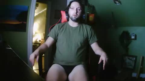 Snapshot of surferdude_here chatting on November 9, 6:33 am surferdude_here online show from November 9, 6:33 am