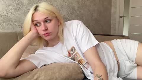 Snapshot of susan228 chatting on October 1, 7:14 am Vladiva online show from October 1, 7:14 am