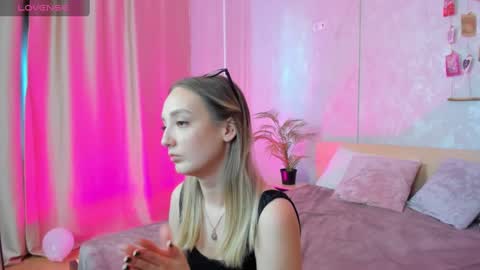 Annie online show from February 14, 7:17 am