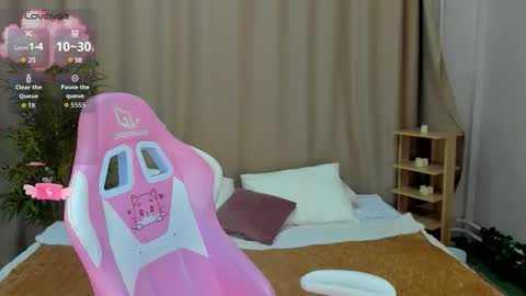 Snapshot of susan__clark chatting on January 9, 1:41 am Annie online show from January 9, 1:41 am