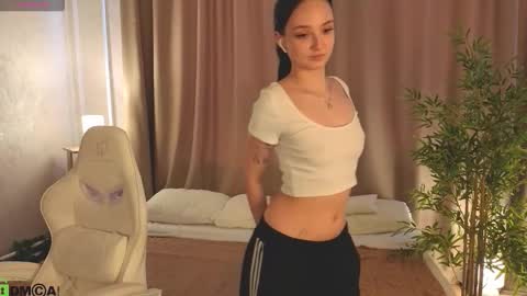 Snapshot of susan__clark chatting on February 20, 6:26 am Annie online show from February 20, 6:26 am