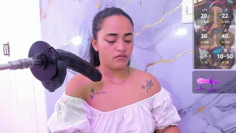 Snapshot of susan_bigass chatting on April 7, 12:05 pm Susan online show from April 7, 12:05 pm