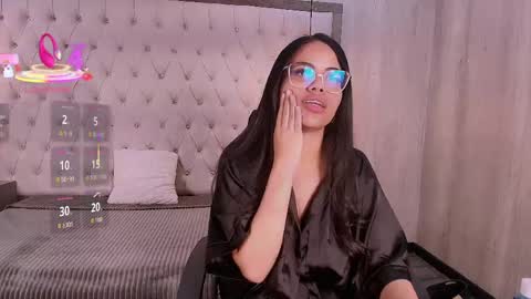 susan_voltaire online show from May 11, 12:00 pm