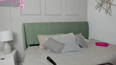 Amelia  online show from March 19, 12:20 pm