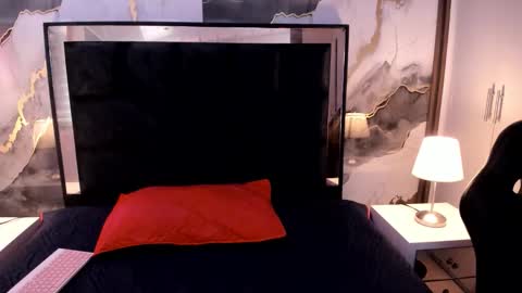 susanvilla online show from February 5, 8:02 pm