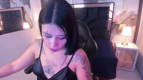 susanvilla online show from June 16, 8:11 pm