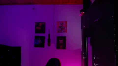 Snapshot of susej_exotic69 chatting on December 10, 11:51 pm ale online show from December 10, 11:51 pm