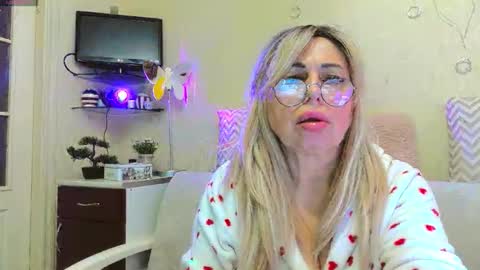 Snapshot of susienoreen chatting on October 15, 7:41 am SusieNoreen online show from October 15, 7:41 am