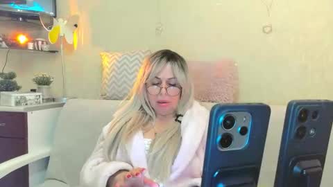 Snapshot of susienoreen chatting on October 25, 11:29 am SusieNoreen online show from October 25, 11:29 am