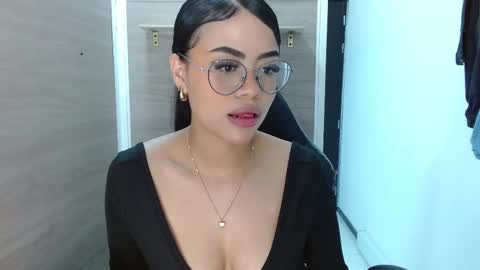 Snapshot of sussan_love01 chatting on February 19, 2:34 pm Susan online show from February 19, 2:34 pm