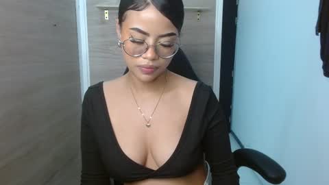 Snapshot of sussan_love01 chatting on February 19, 6:00 pm Susan online show from February 19, 6:00 pm