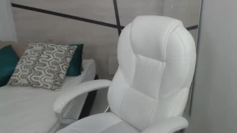 sussy leon online show from January 17, 12:10 pm