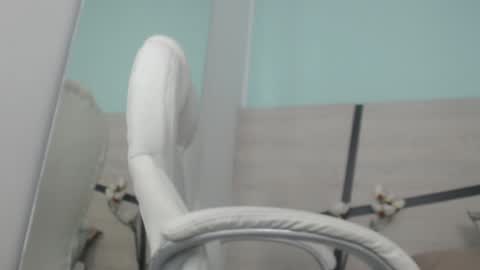 sussy leon online show from February 25, 6:42 pm