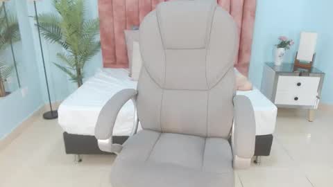 sussy leon online show from November 20, 3:50 am