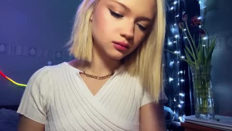 Snapshot of suzannabarmes chatting on March 13, 11:00 pm Stacy online show from March 13, 11:00 pm