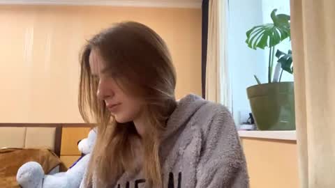 Snapshot of suzannetigerino chatting on April 16, 7:53 am Emila online show from April 16, 7:53 am