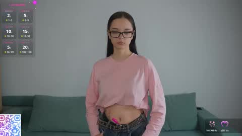 Snapshot of suzannetoye chatting on December 17, 5:19 pm Sena online show from December 17, 5:19 pm