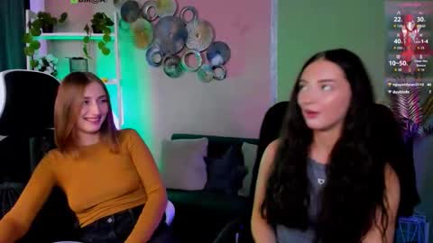 Snapshot of suzi_love chatting on October 8, 9:29 am suzi_love online show from October 8, 9:29 am