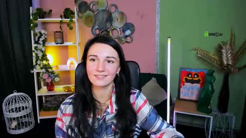Snapshot of suzi_love chatting on October 9, 8:45 am suzi_love online show from October 9, 8:45 am