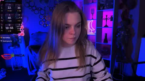 Snapshot of suzi_love chatting on October 14, 12:44 am suzi_love online show from October 14, 12:44 am