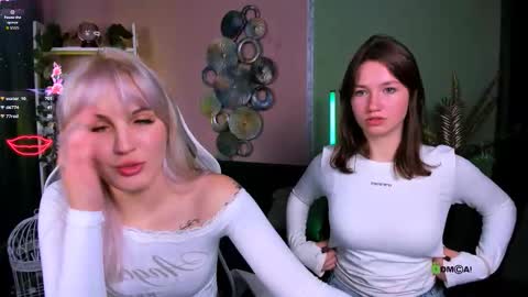 Snapshot of suzi_love chatting on October 18, 7:25 pm suzi_love online show from October 18, 7:25 pm