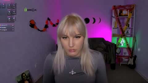 Snapshot of suzi_love chatting on October 21, 12:22 am suzi_love online show from October 21, 12:22 am