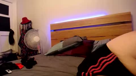 Snapshot of suziestardust chatting on January 9, 11:35 am suzie stardust online show from January 9, 11:35 am