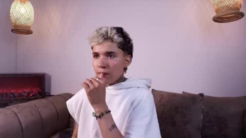 Snapshot of suzuwolf_dim chatting on November 11, 6:57 am suzuwolf_dim online show from November 11, 6:57 am