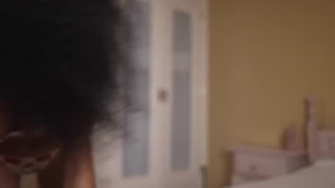 suzysuza online show from December 1, 11:59 am