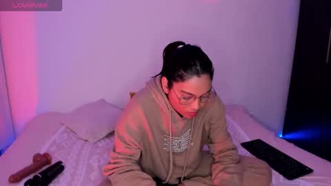 suzzann_rugg online show from March 6, 11:23 pm