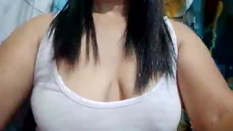 Snapshot of suzzie_hot chatting on February 19, 10:11 am suzzie_hot online show from February 19, 10:11 am