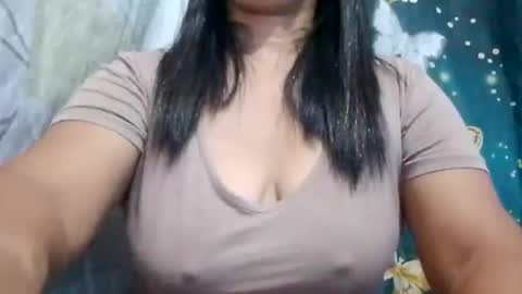 Snapshot of suzzie_hot chatting on February 21, 6:53 pm suzzie_hot online show from February 21, 6:53 pm
