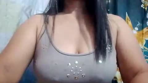 Snapshot of suzzie_hot chatting on February 25, 9:02 pm suzzie_hot online show from February 25, 9:02 pm