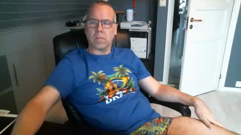 Snapshot of sverige1980 chatting on March 22, 8:51 am Tom online show from March 22, 8:51 am
