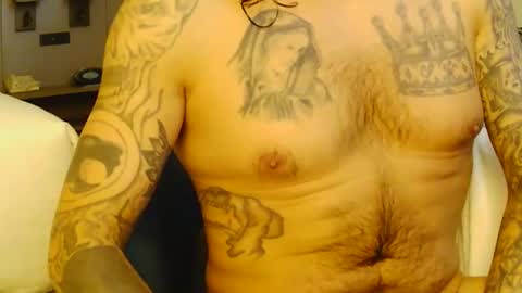 Snapshot of swansonlongfellow chatting on January 13, 1:38 pm swansonlongfellow online show from January 13, 1:38 pm